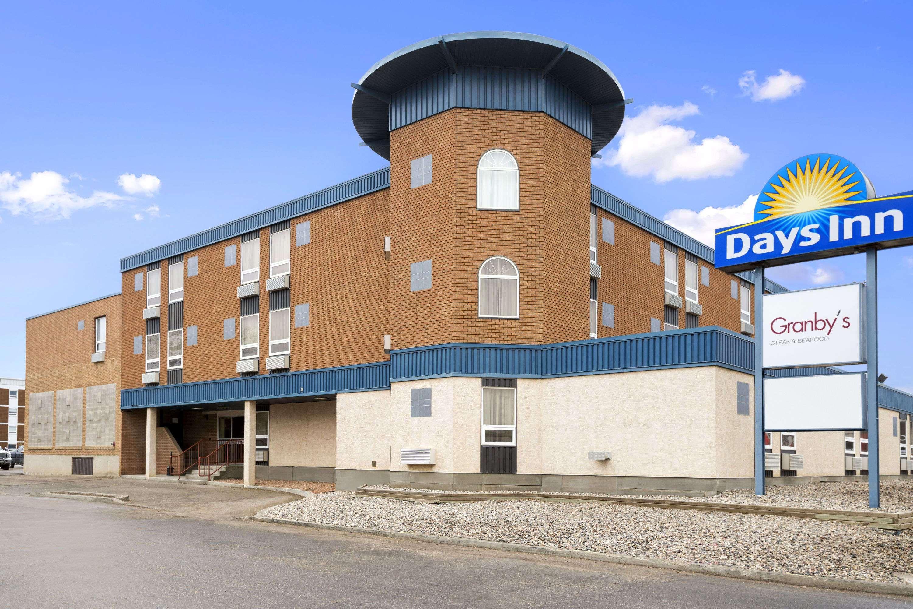 Days Inn By Wyndham Estevan Exterior photo